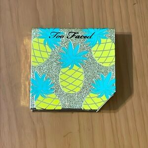 Too Faced bronzer and highlighter duo